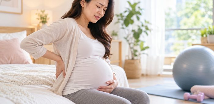 Đau lưng khi mang thai: Giảm đau an toàn, lúc cần khám