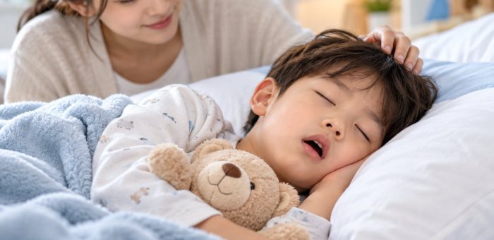 Bé ngủ ngáy: nguyên nhân, dấu hiệu cần đi khám